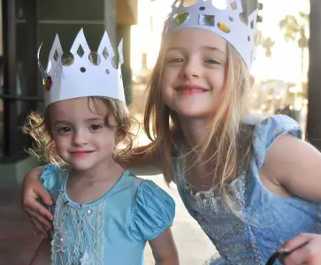 Pacific Beach holds first Trick-or-Treat & Zombie Walk on Garnet