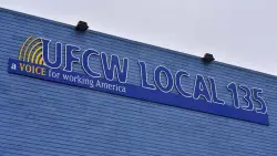 Stater Bros. workers OK strike as contract talks set to resume